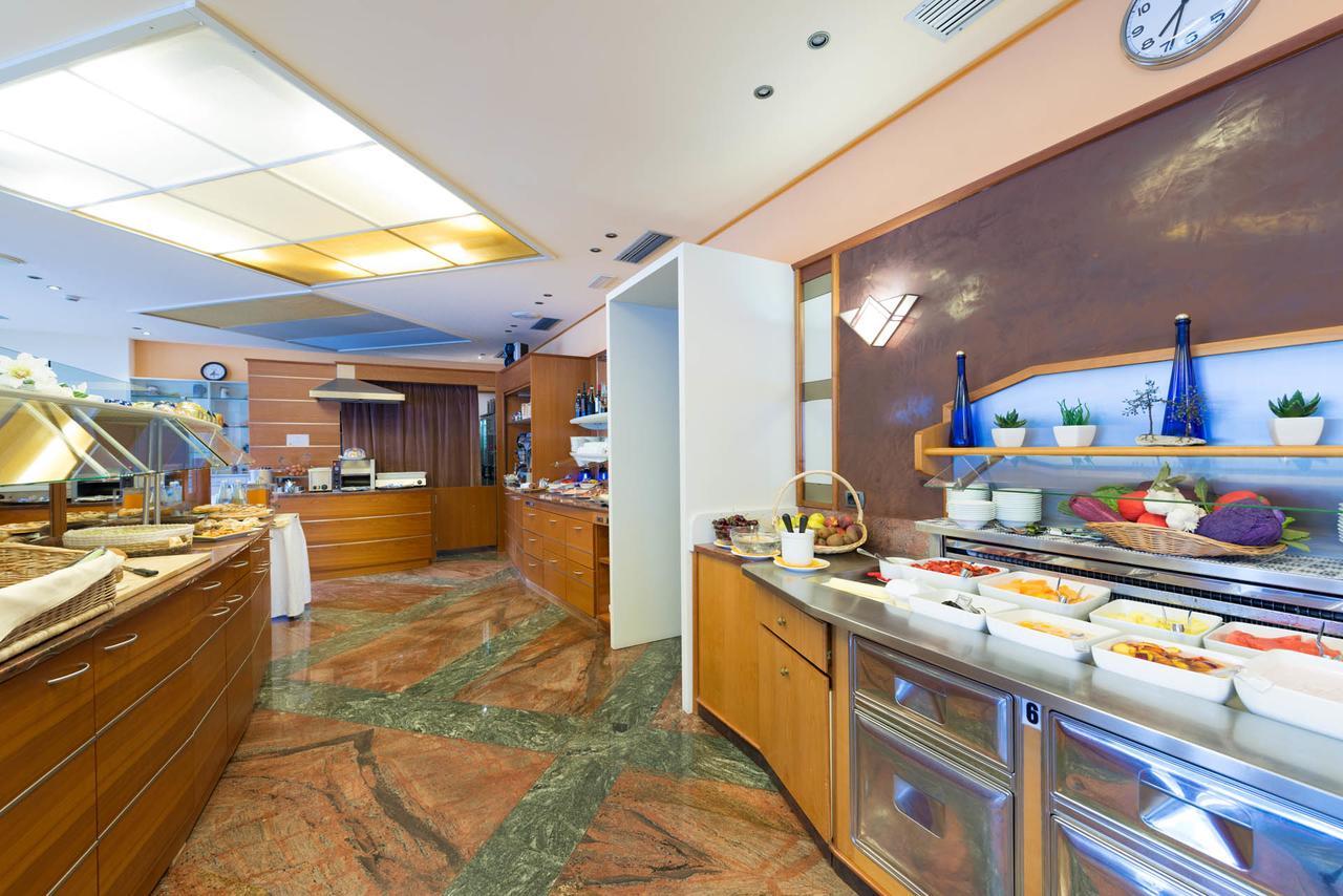 Hotel Venezia Malcesine Bagian luar foto