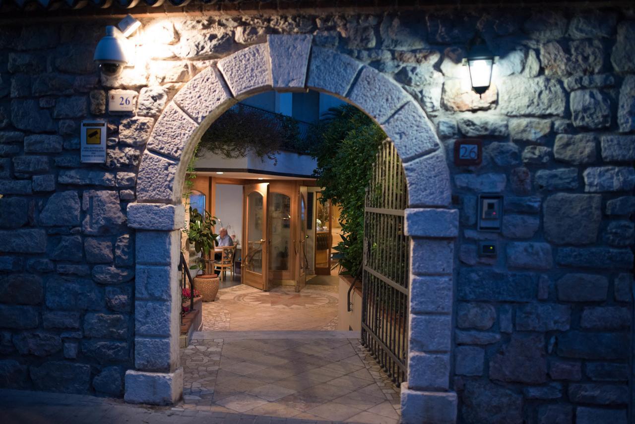 Hotel Venezia Malcesine Bagian luar foto