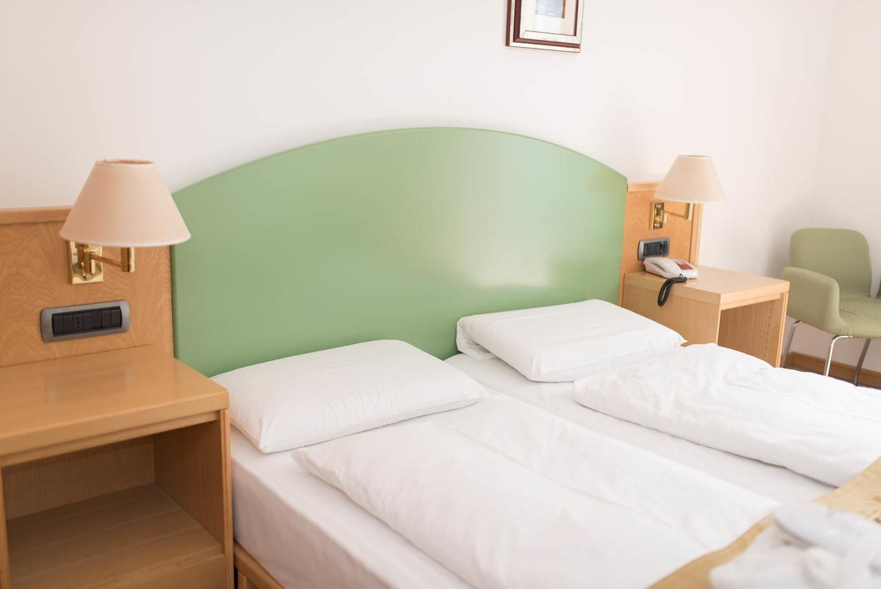 Hotel Venezia Malcesine Bagian luar foto