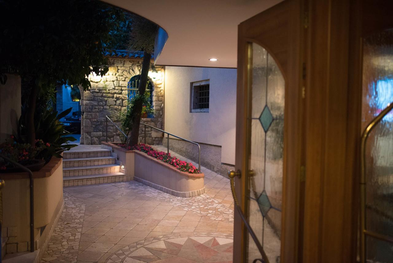 Hotel Venezia Malcesine Bagian luar foto