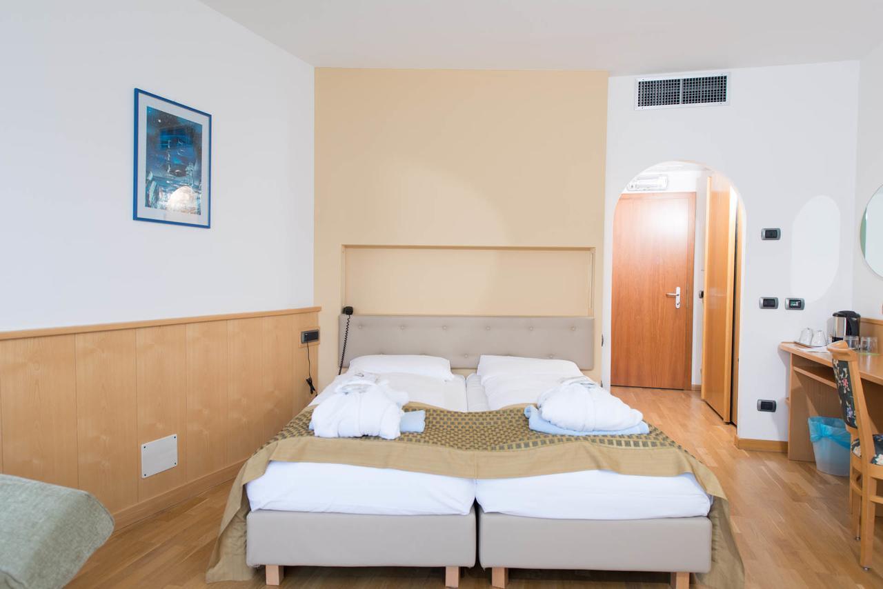 Hotel Venezia Malcesine Bagian luar foto